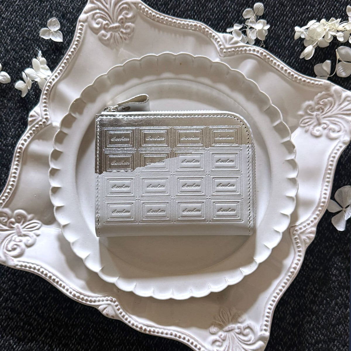 特別版:革のミルクグレージュショコラ ファスナーミニ財布(銀の包み紙)