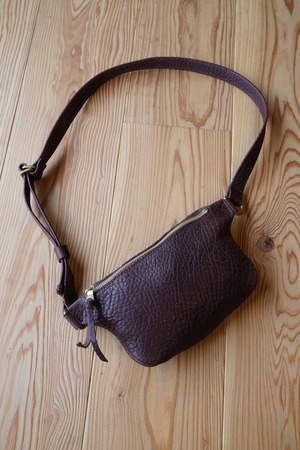 《即納》sway sling bag【burgundy】