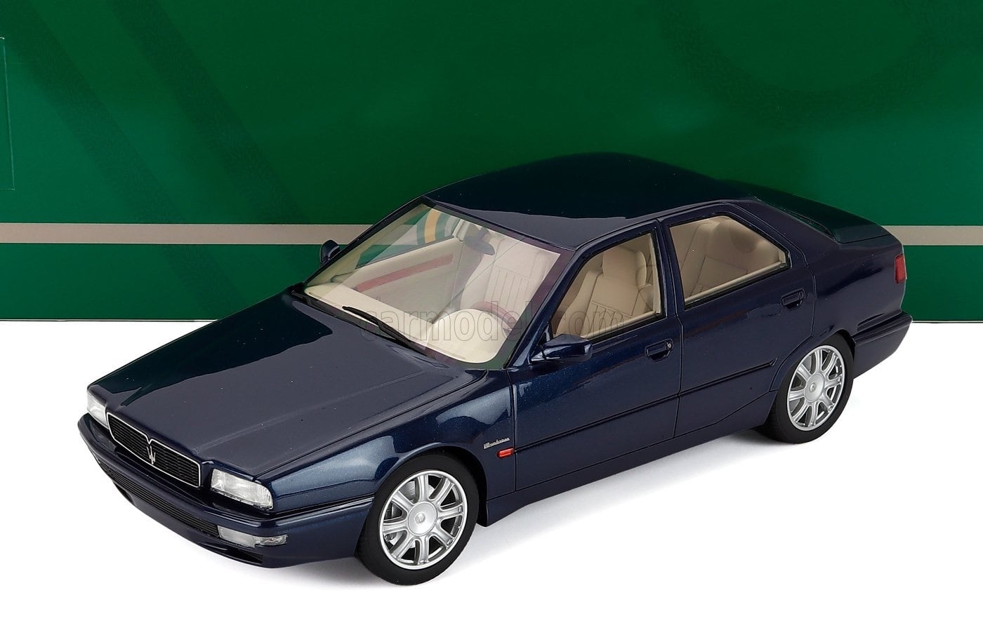 ミニカー 1/18 ポルシェ タイカン ミニチャンプス MINICHAMPS 1/18