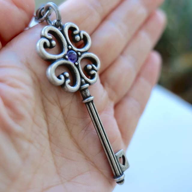 【 より良き未来の扉が開かれる 】御守りキーホルダー「鍵」全４タイプ