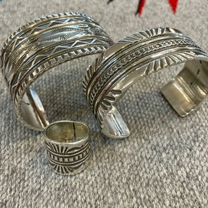 レグナーグリーンストーン(Regnar Greenstone) スタンプワークバングル