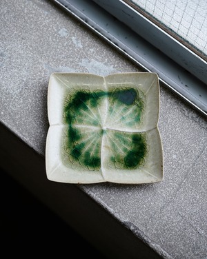 緑釉紫陽花形四方小皿 / 雪ノ浦裕一