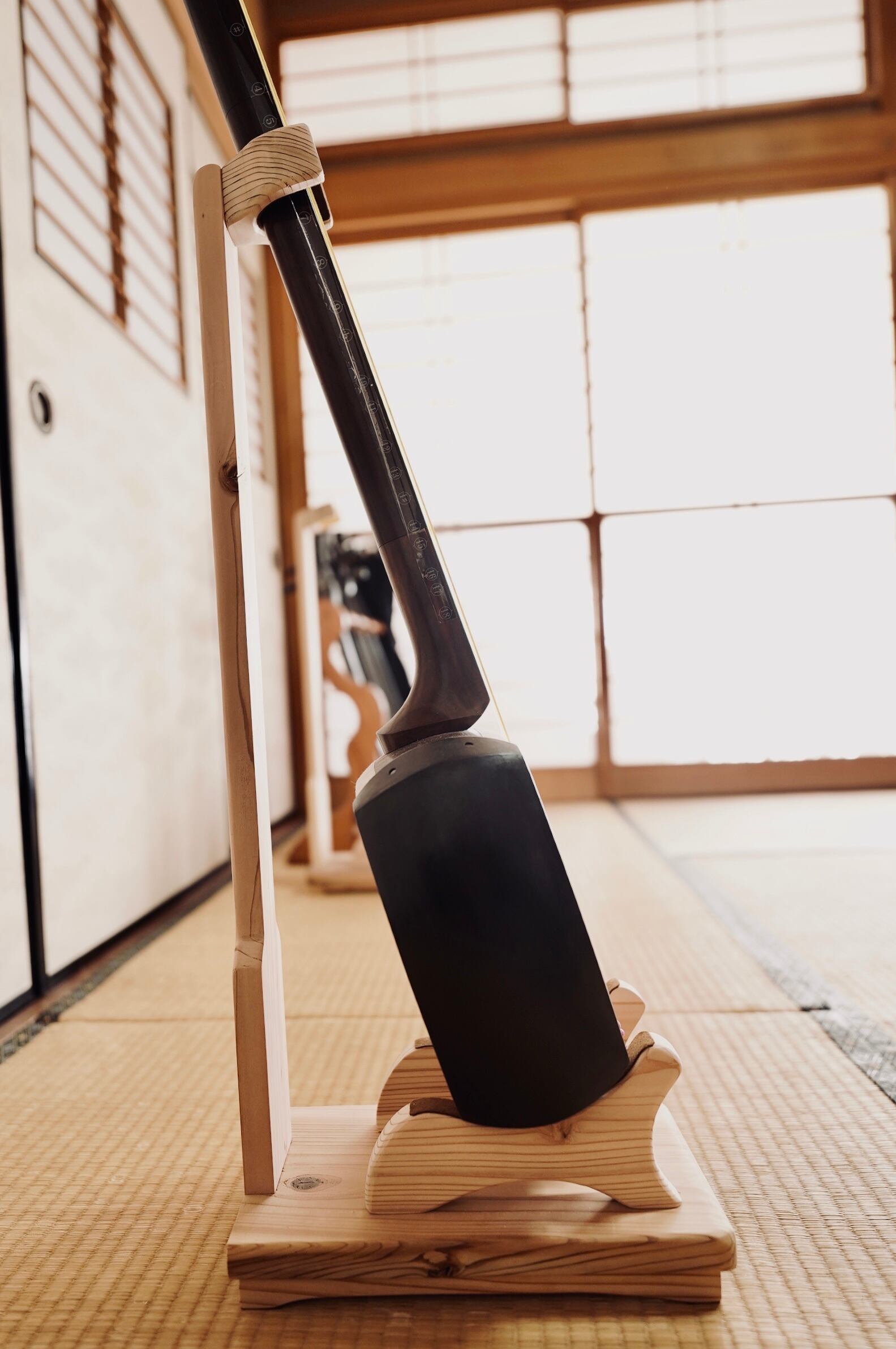 限定1台】手作り木工 木製三味線スタンド （無塗装） タイプC
