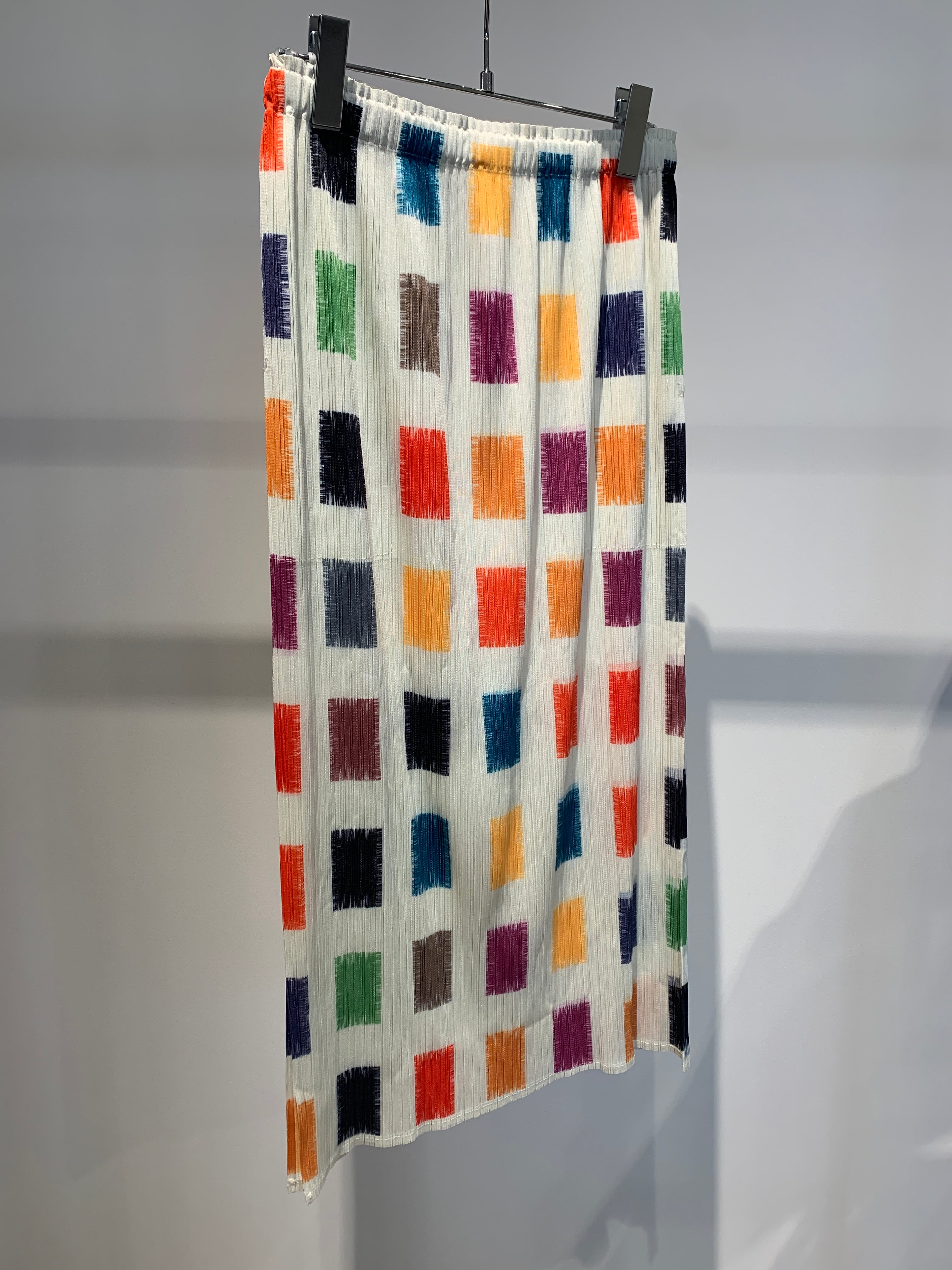 square pattern pleats tight skirt