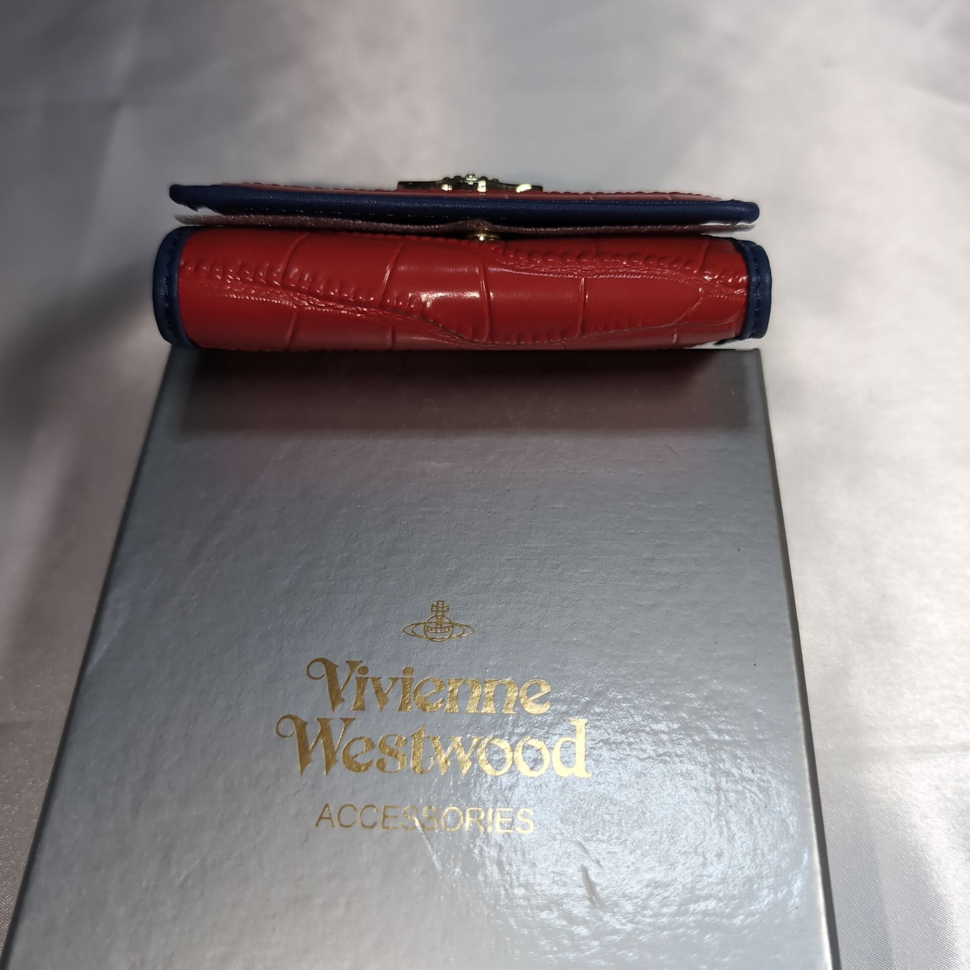 箱付き✨ ヴィヴィアンウエストウッド クロコ型押し 3つ折り財布 がま口 レザー Vivienne Westwood（ヴィヴィアンウエストウッド） 三つ折り財布