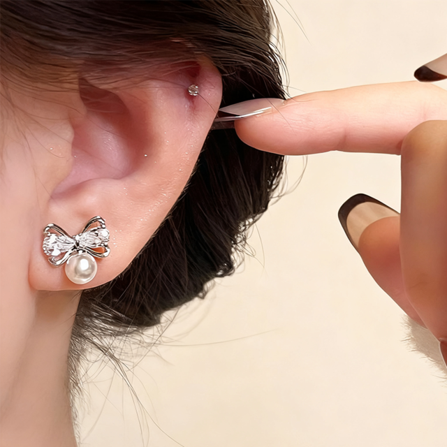 ZJきらめく結びリボンピアス