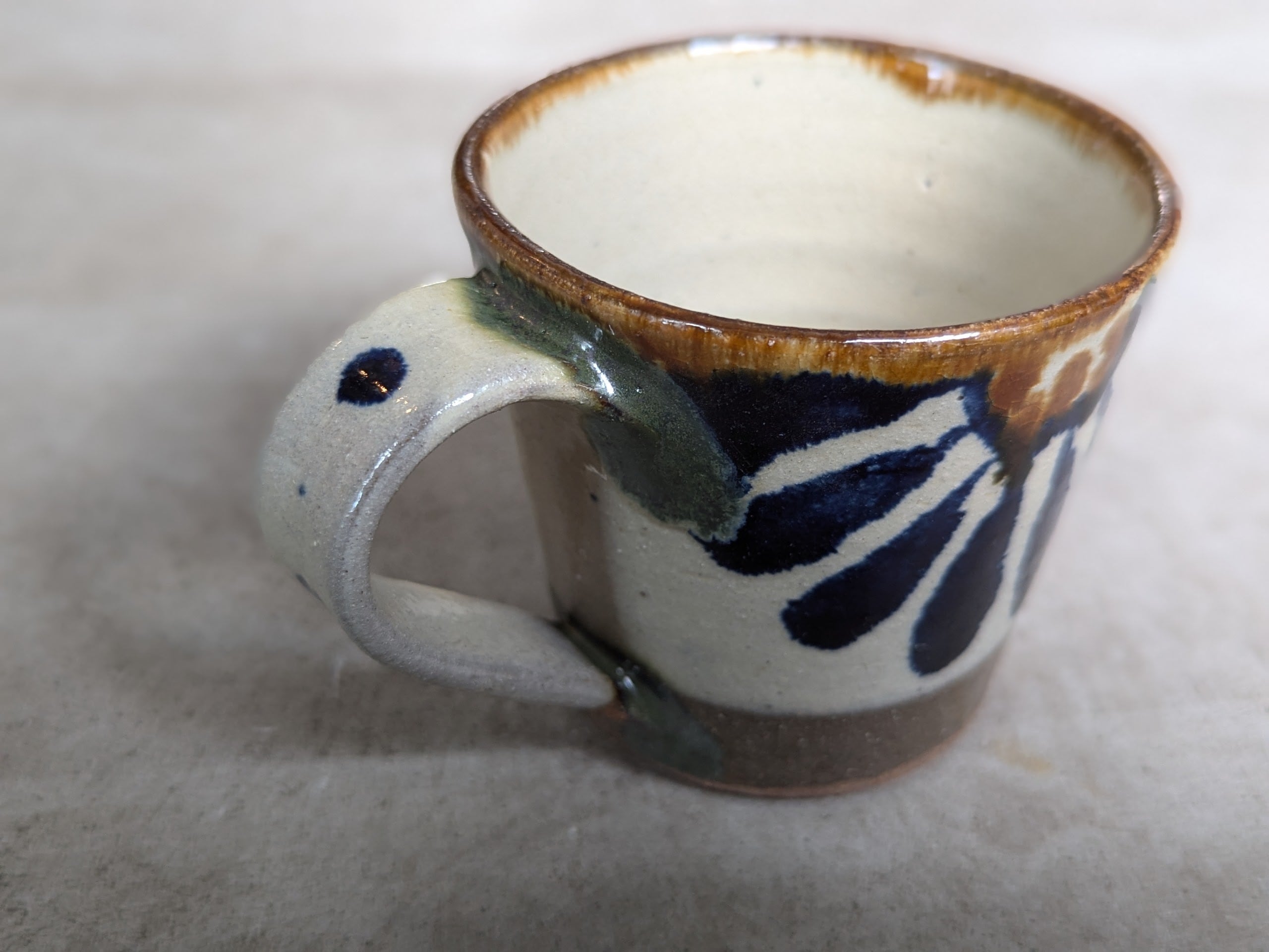 やちむん マグカップ（唐草） | 勝窯 | inoya | Basic Life Store