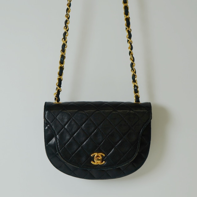 CHANEL シャネル マトラッセ ラムスキン チェーンショルダーバッグ ハーフムーン ゴールド金具 1番台 CHANEL シャネル マトラッセ ラムスキン チェーンショルダーバッグ ハーフムーン ゴールド金具 1番台