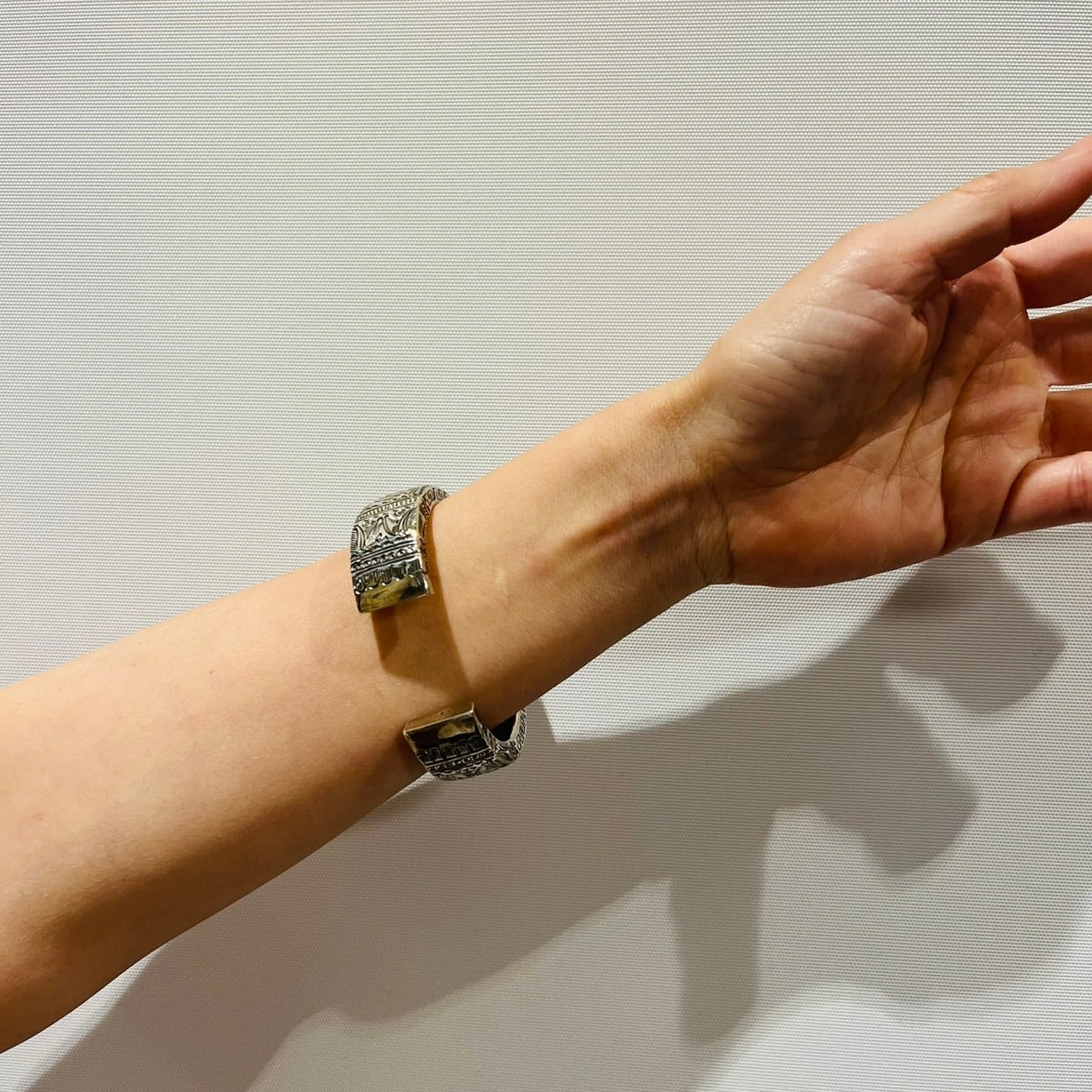 シルバー彫刻バングル 406011 | 遊華人倶楽部