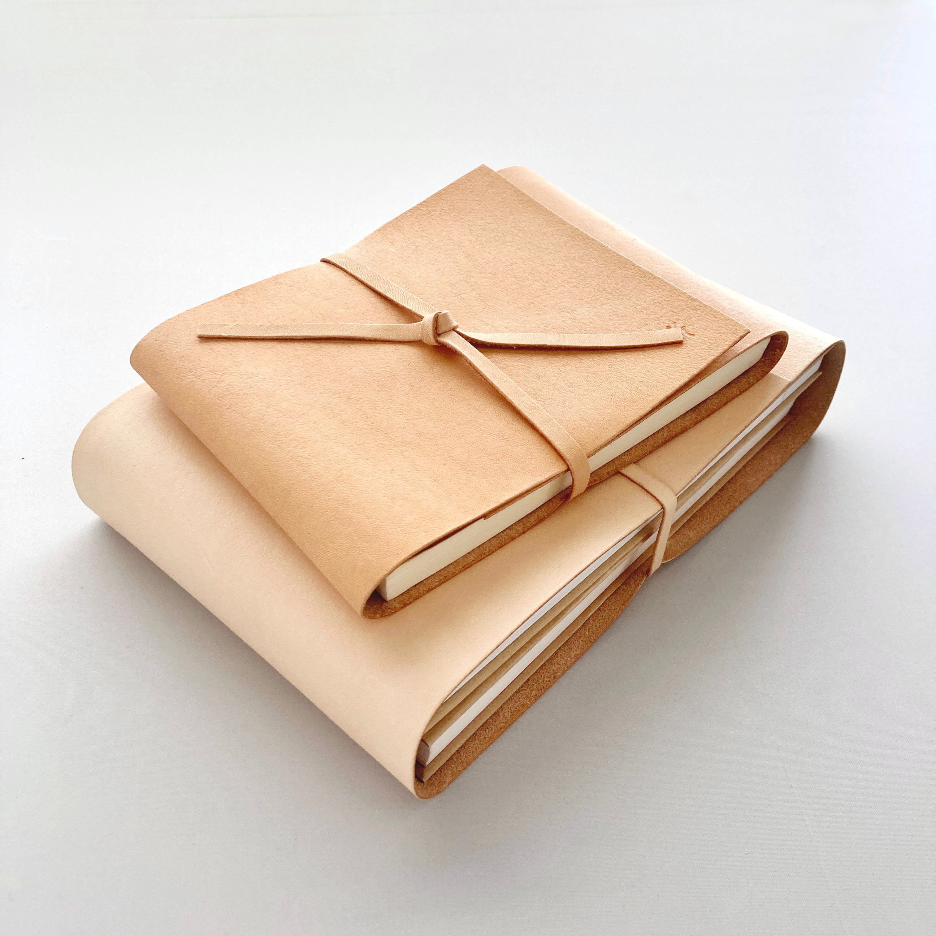 B6・単行本用丨ヌメ革丨読書に集中するための革のブックカバー【pata