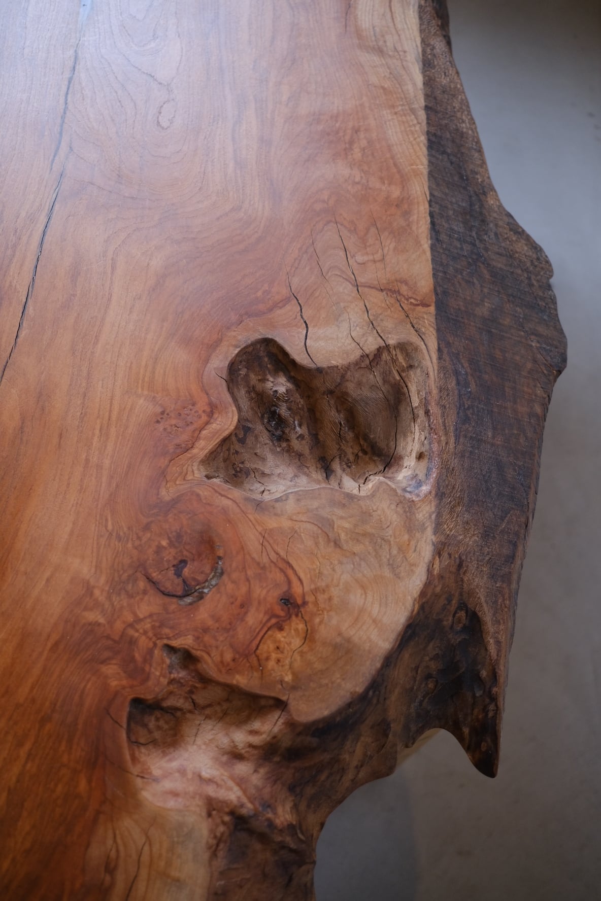 9月上旬まで　希少　山桜　一枚板 ダイニングテーブル 山桜ダイニングテーブルと水目桜のデスク | 無垢一枚板「栃