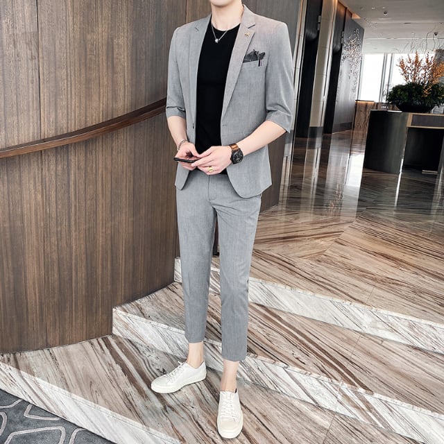 【予約販売】メンズ セットアップ スーツ 無地 七分袖 クロップドパンツ シングル シック スリム シンプル 韓国 男前 ライトグレー/ダークグレー/ブラック ジャケット パンツ セット セットアップ ビジネス 通勤 フォーマル パーティ 二次会 同窓会 結婚式 韓国 こなれ感 トレンド 春 夏 大きいサイズ M/L/XL/2XL/3XL