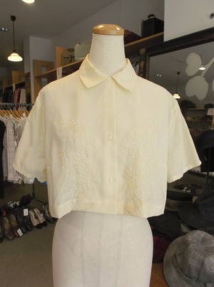 ヨーロッパ古着 pale yellow floral embroidery bolero blouse