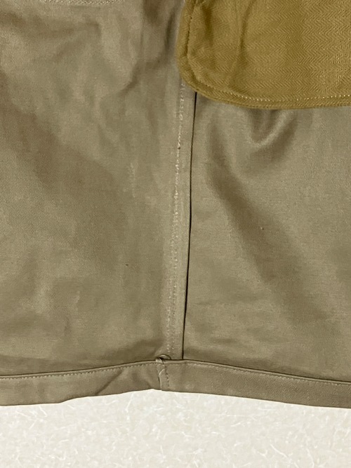 DEAD STOCK ITALIAN ARMY 70’S 2PLEATS CHINO SHORTS 9