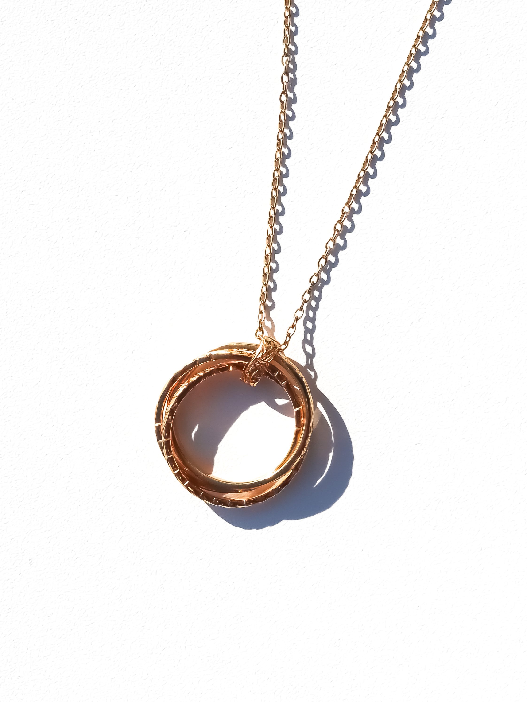 Triple ring GLASS HOLDER necklace | IRIEBEACH