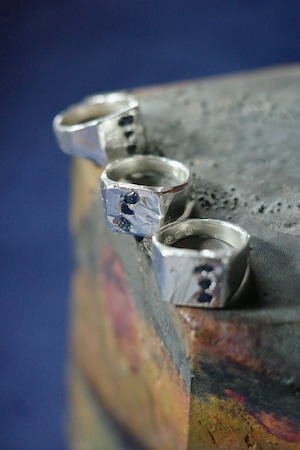 The Ouze【Tri Sapphire Square Signet】