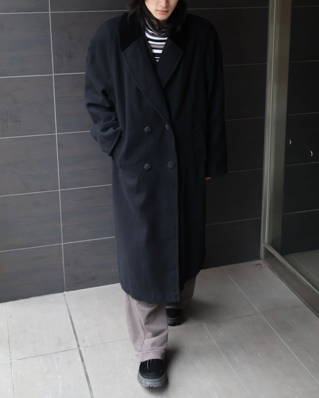 power shoulder bi-color lapel coat