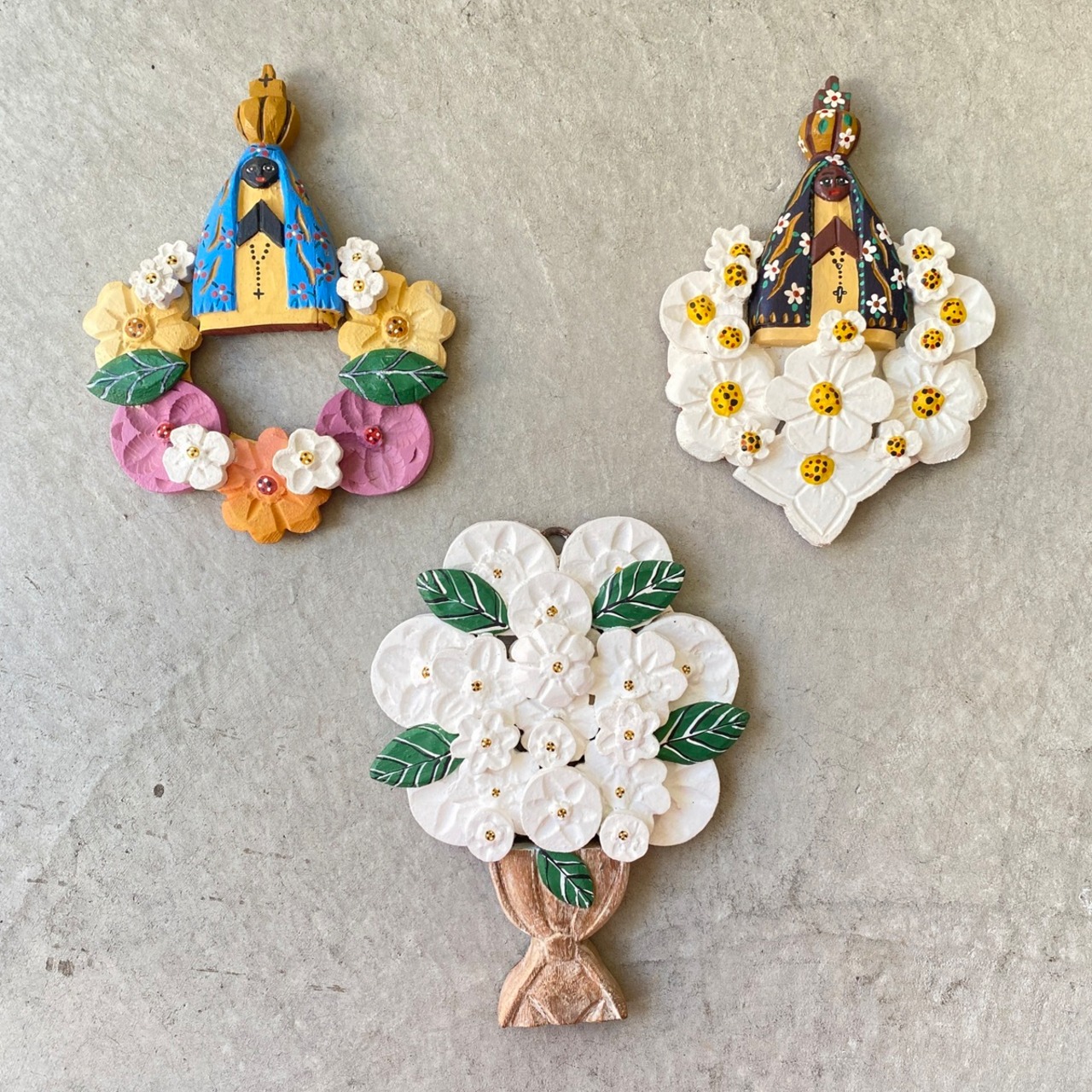 フォークアート OA 壁掛け フラワーリース&アパレシーダ