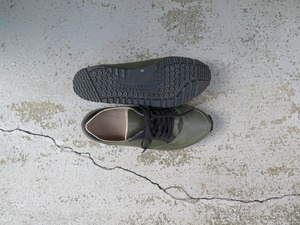 和牛レザー【EMAクラフトスニーカー】国産素材にこだわった柔らかい履き心地。