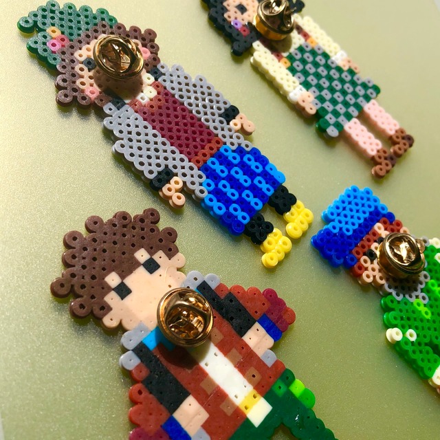 男の子と女の子 ピンズ ドット絵 アイロンビーズアクセサリー Lily Kg 男の子と女の子 ピンズ ドット絵 アイロンビーズアクセサリー Lily Kg