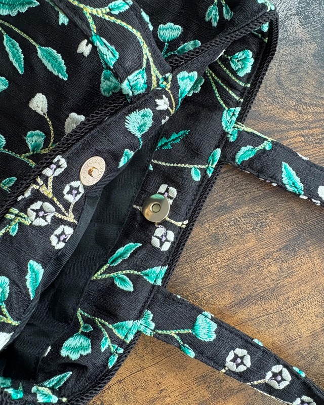《グリーンの植物たち》インド刺繍ファブリックトートバッグ　