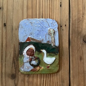 女の子とアヒルの陶板
