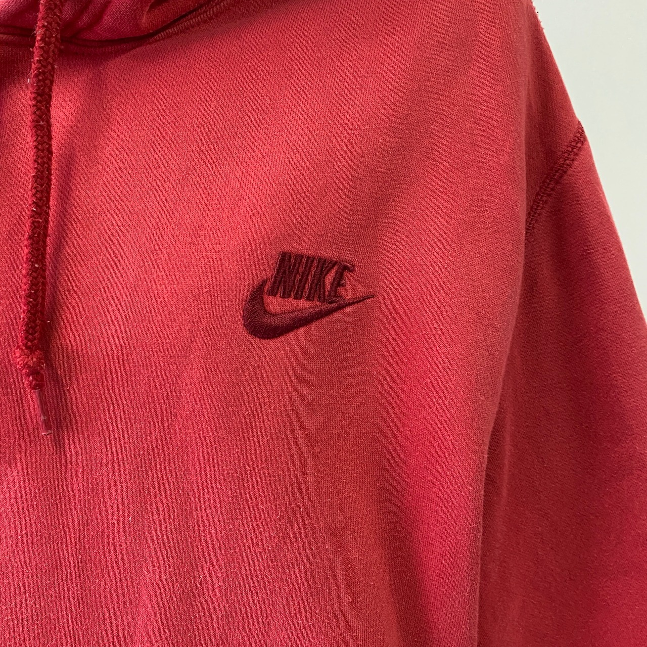 NIKE ナイキ スモールスウォッシュ ワンポイントロゴ刺繍 プルオーバー 