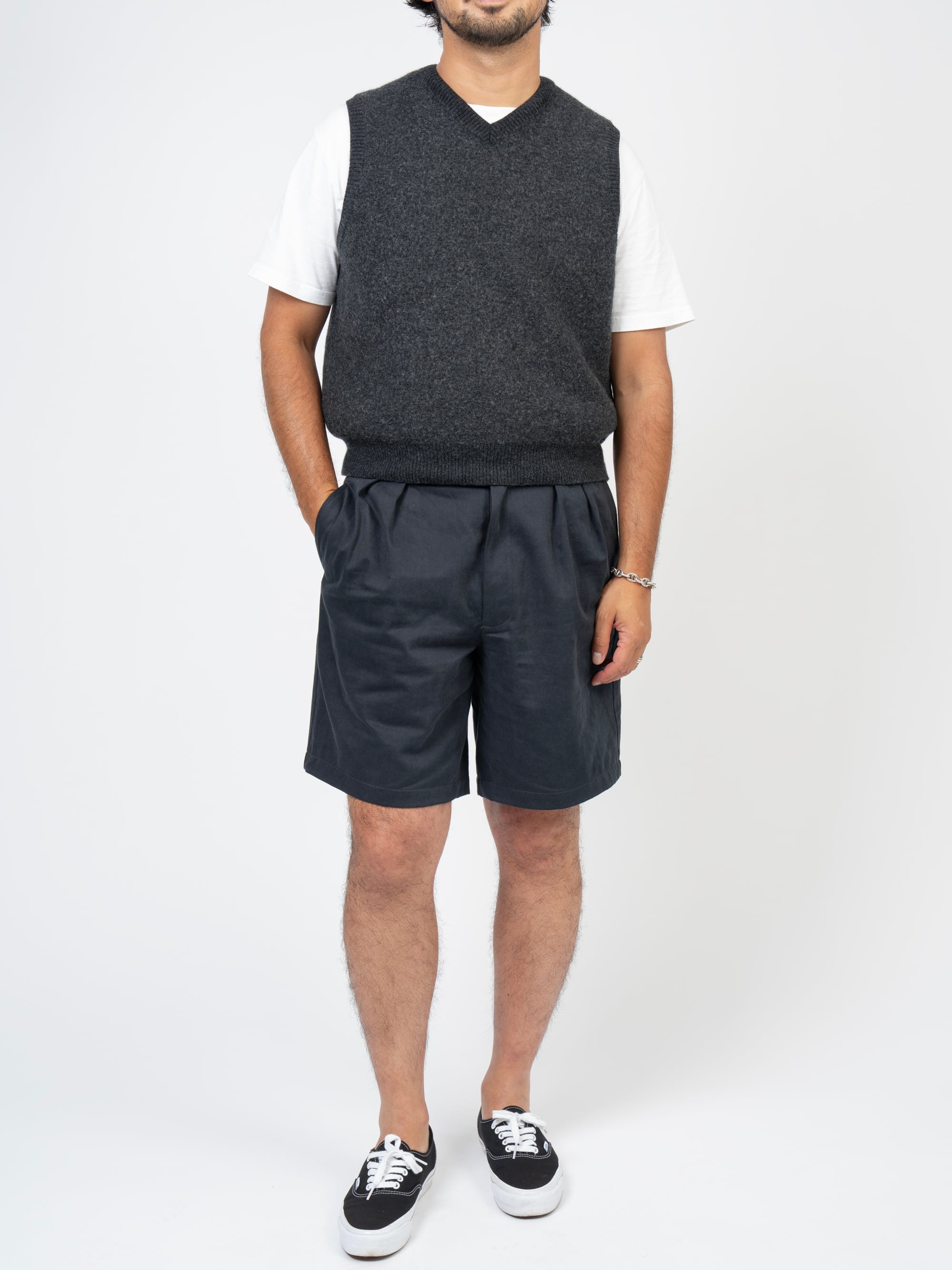 Cotton 2tuck Washed Chino Shorts (black) | OVY