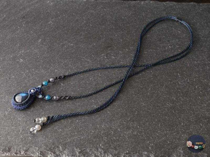 さい　レインボーラブラドライトとブラックオパールのマクラメネックレス さい様専用 レインボーラブラドライトとブラックオパールの