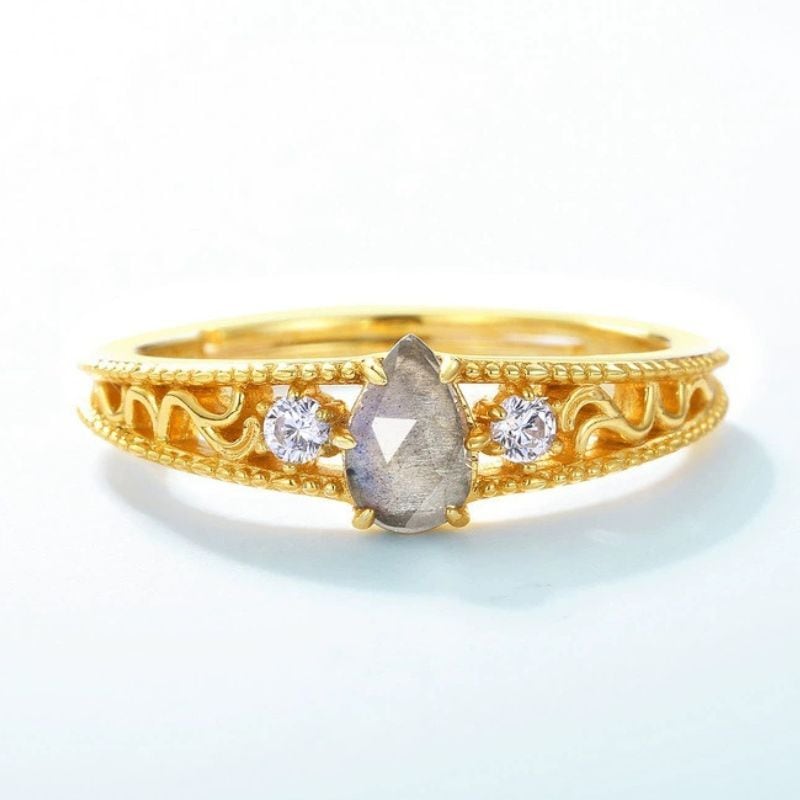 唐草模様のリング - ラブラドライトの神秘的な輝きに引き立つ R384