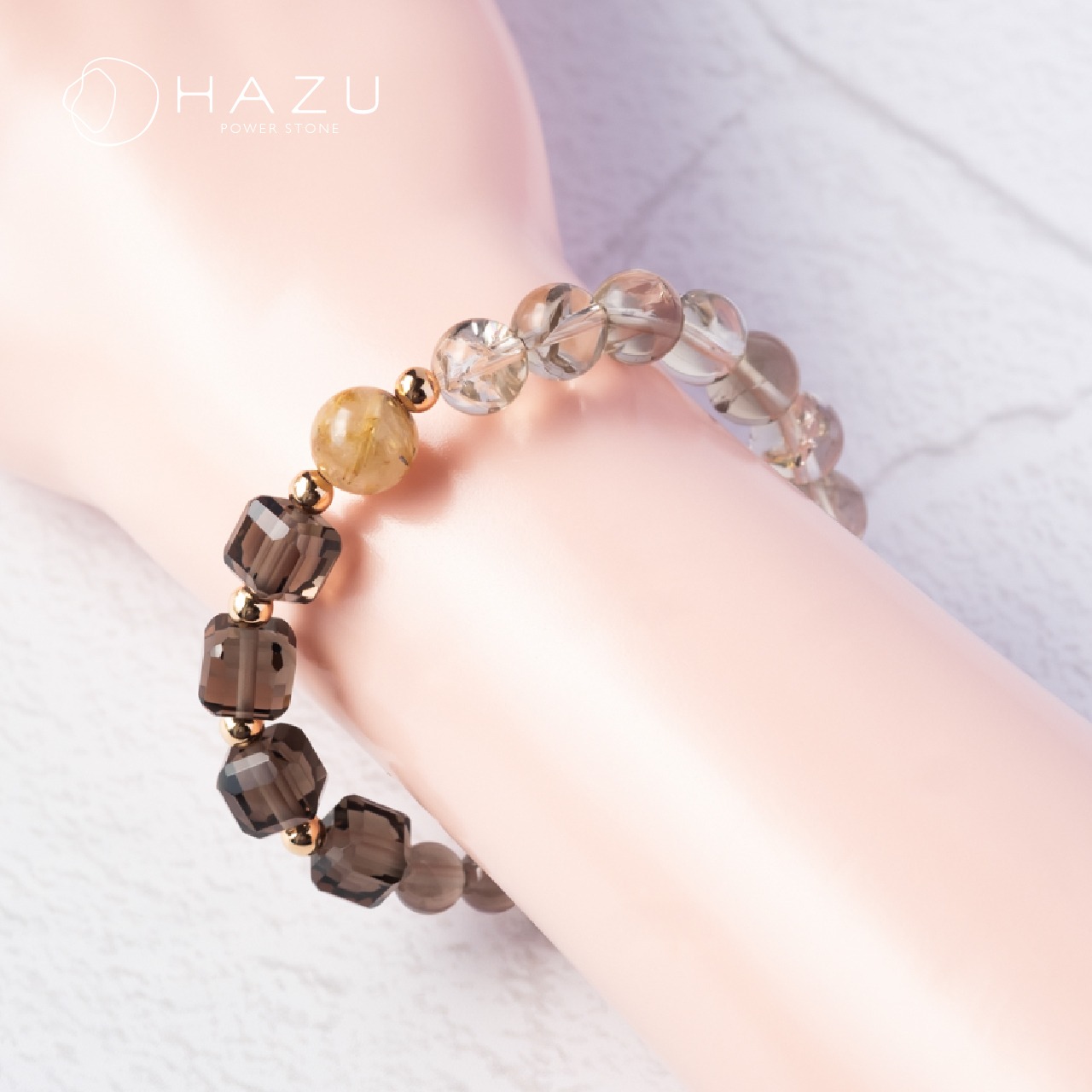 上品さと強さを纏う芯ある輝き［アイリススモーキーシトリン／アイスオブシディアン／ルチルクォーツ／水晶］