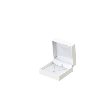 ペンダントケースLサイズ　ペンダント台紙　スクエア型　レザーペーパー白or黒　SQUARE3シリーズ　12個単位　AR-P901GM