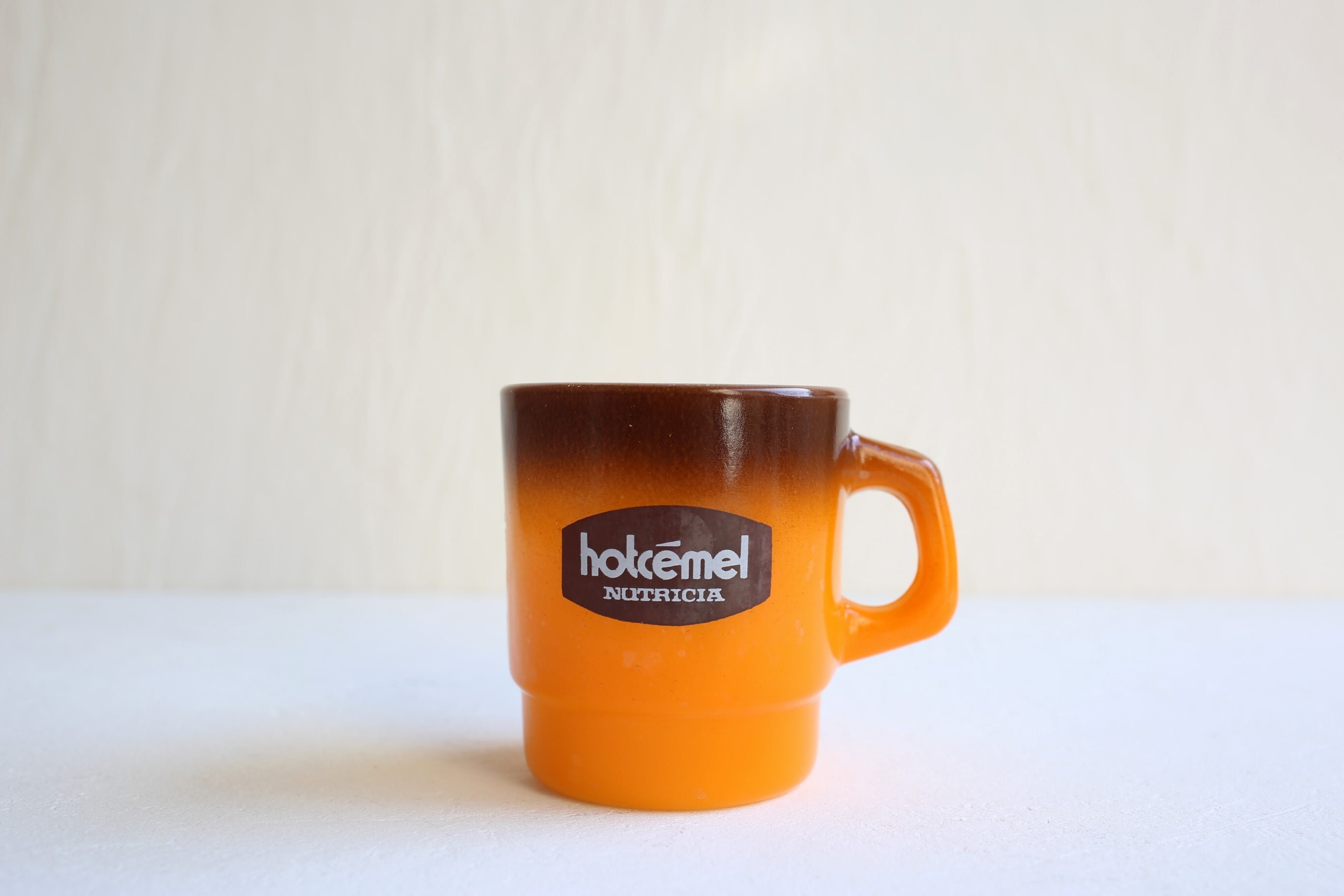 ヴィンテージ FireKingファイヤーキング アンカーホッキング社 『NUTRICIA hotcémel / cécémel』(オレンジ)N-03189