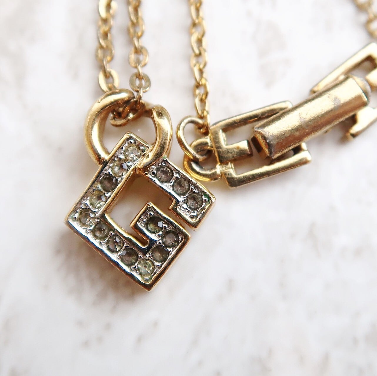 ONLY ONE【VINTAGE ACCESSORY】GIVENCHY ラインストーンロゴ