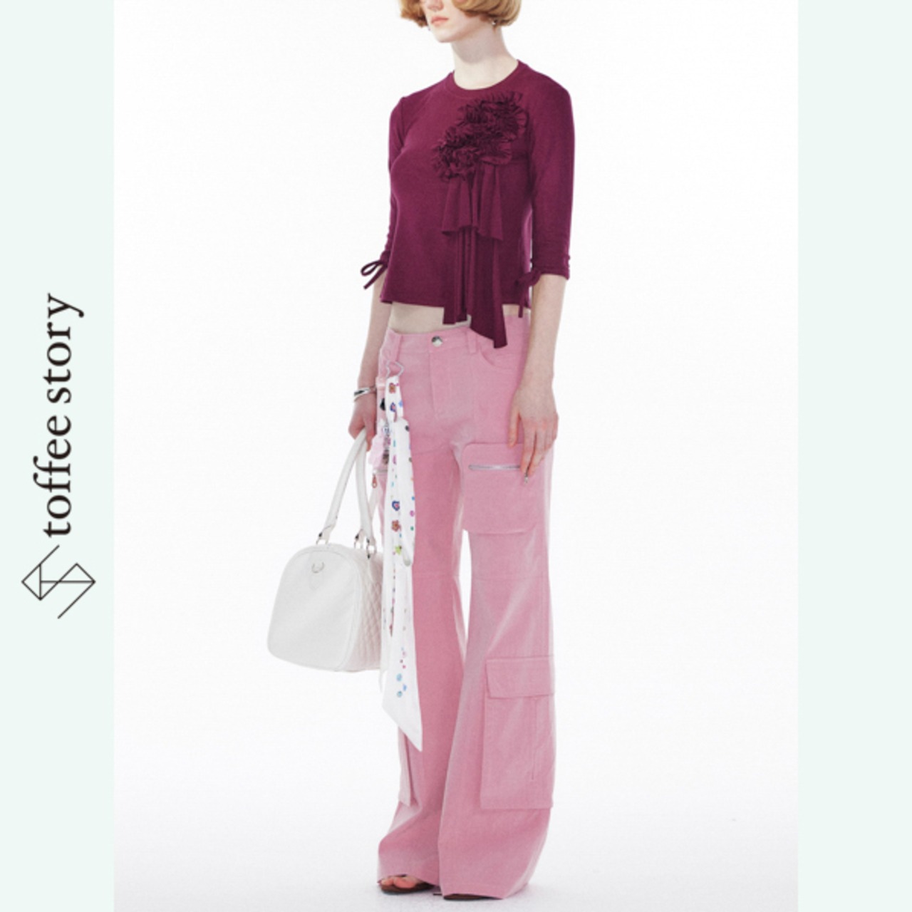 ワインレッドの異端者 ― フリルブーケのアシンメトリーカットソー 《B0011》