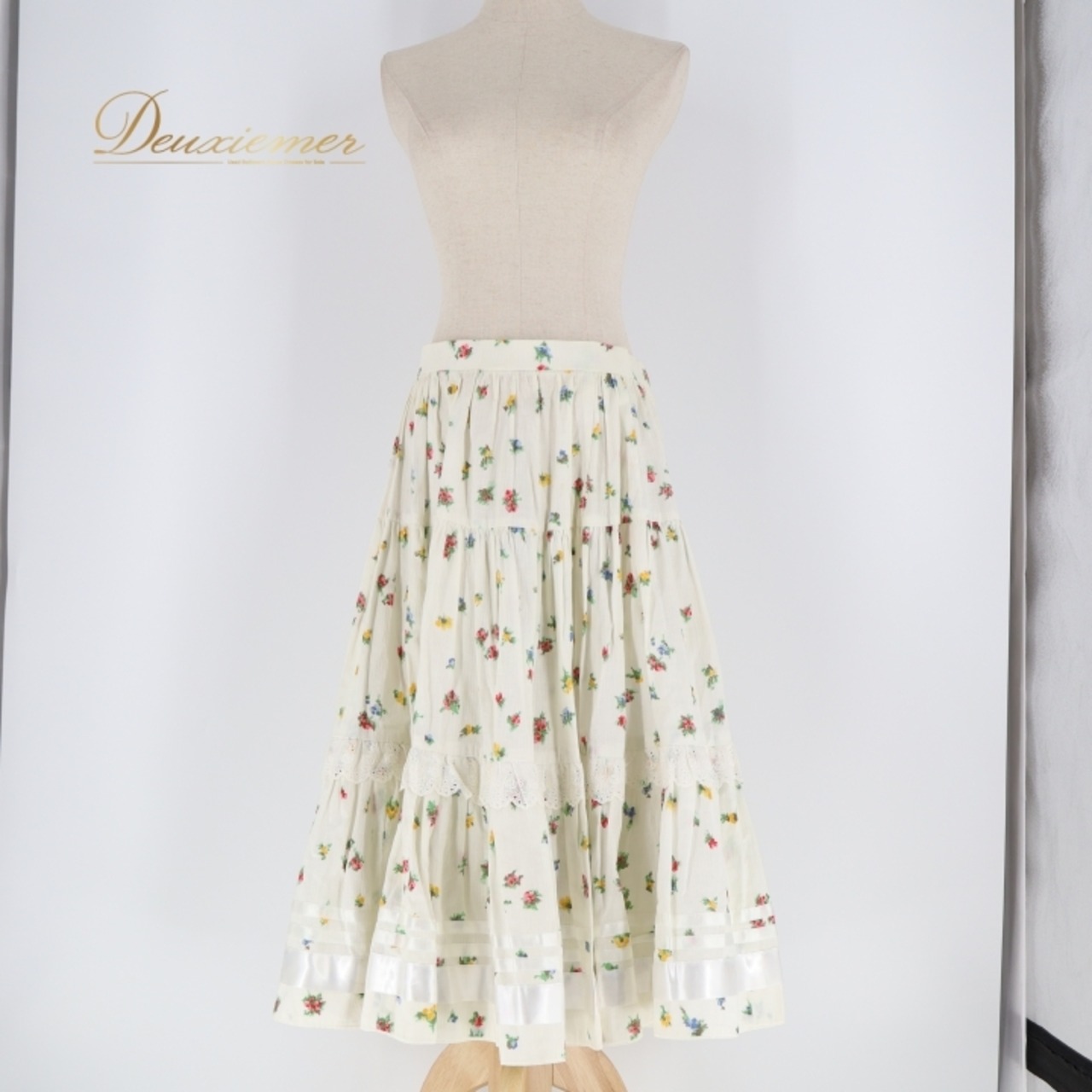 フォークダンス 衣装 スカート ホワイト系 花柄 小花柄 チロリアン チロルスカート カントリー レース 爽やか カラフル かわいい 華やか ダンス衣装 イベント 練習 レッスン ピンク系 レッド系 イエロー系 ブルー系 グリーン系