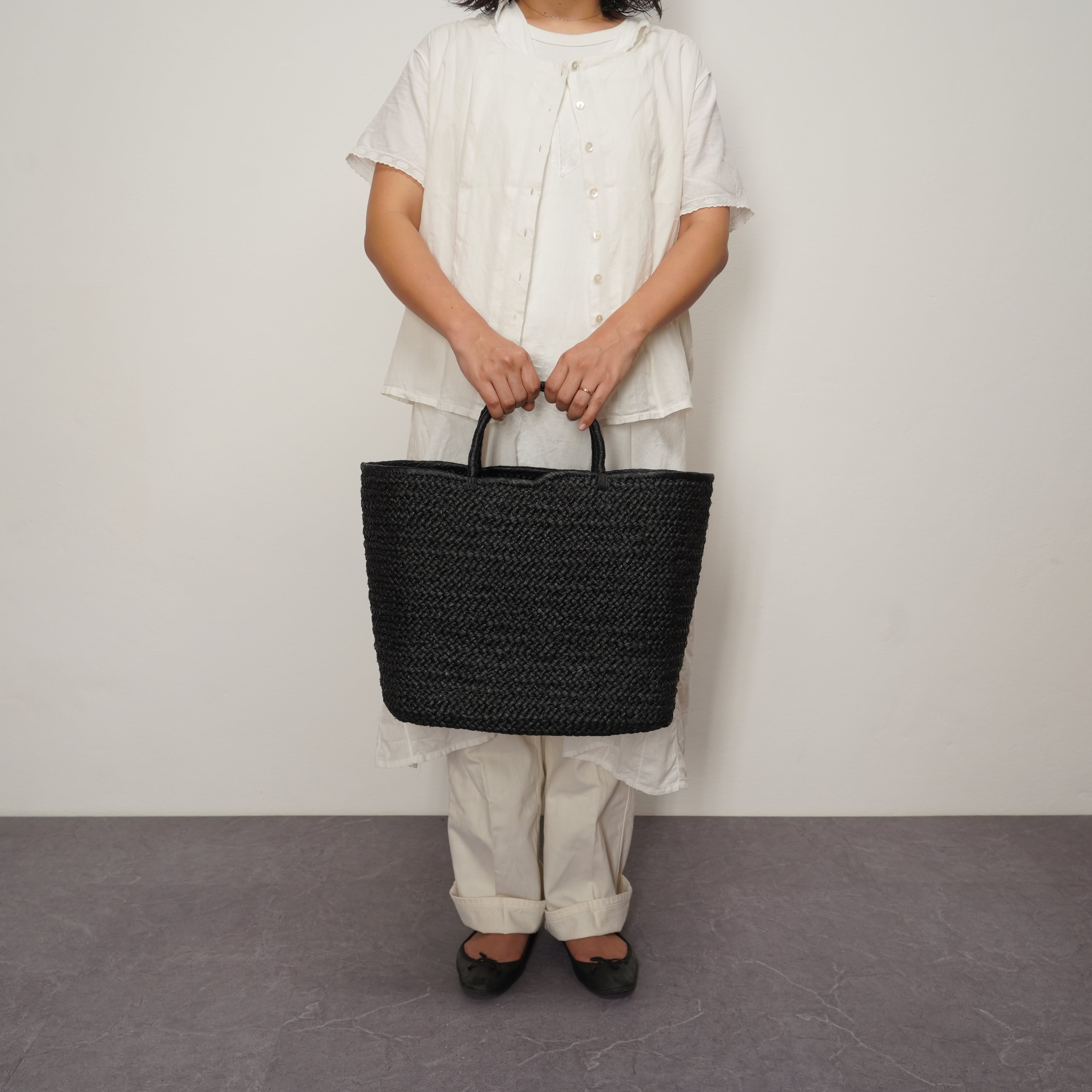 Marche Bag (L) - Black | AMPIANA