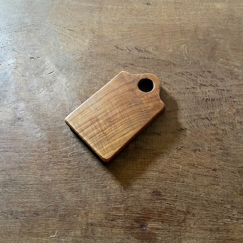 木製カッティングボード/チーク
M(約23cm x 14cm x 1.5cm)