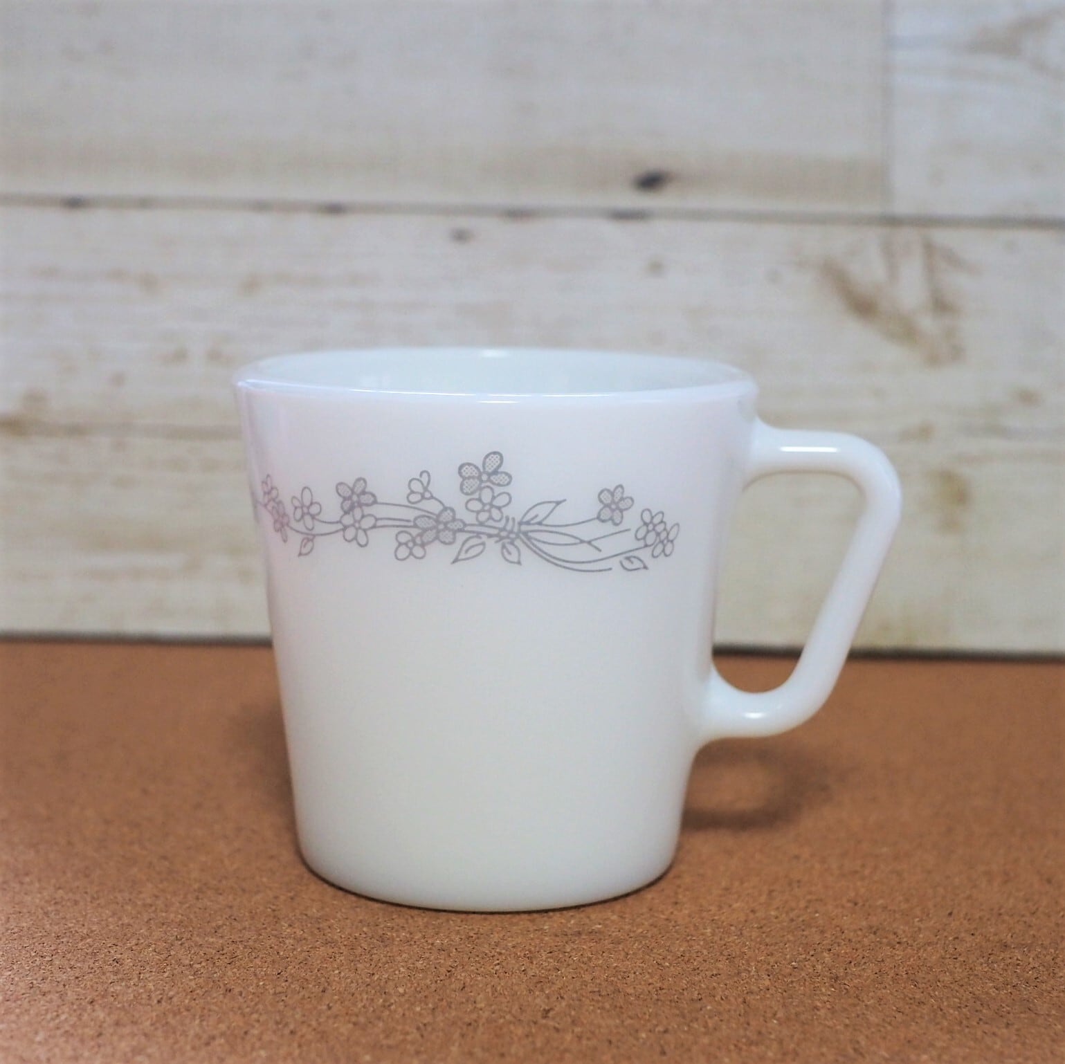 オールドパイレックス リボンブーケのマグカップ Pyrex | alleys オールドパイレックス リボンブーケのマグカップ Pyrex | alleys