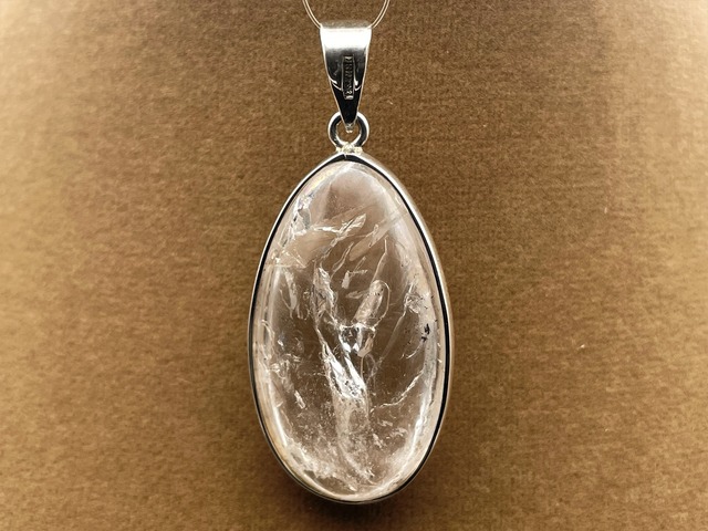 シルバーペンダントトップ（水入り水晶）