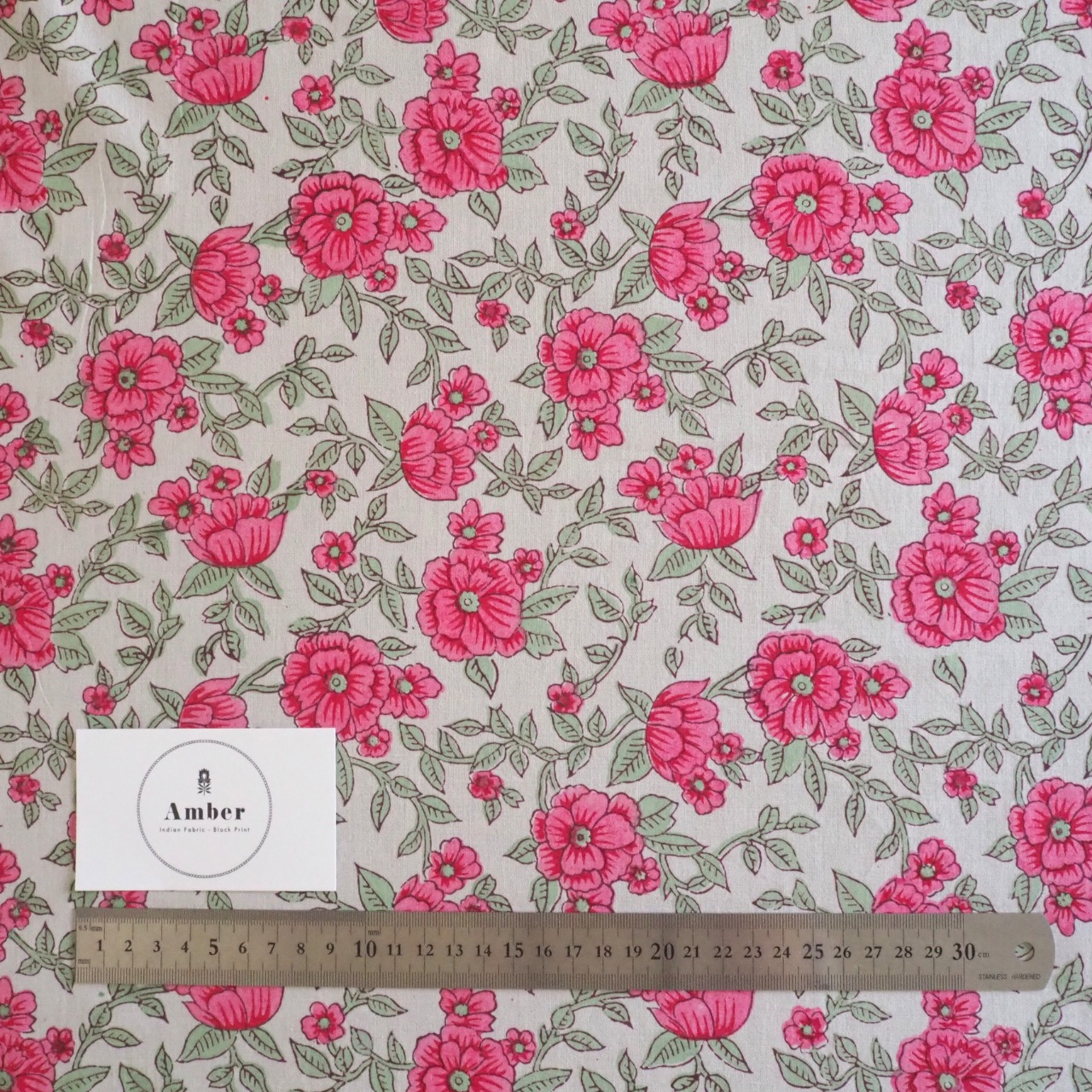 ブロックプリント生地【50cm単位】インド綿  花柄 ホワイト×ピンク #51810-WT1