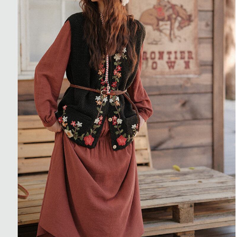 Brown Floral-Embroidered V-Neck Knit Vest S0339
