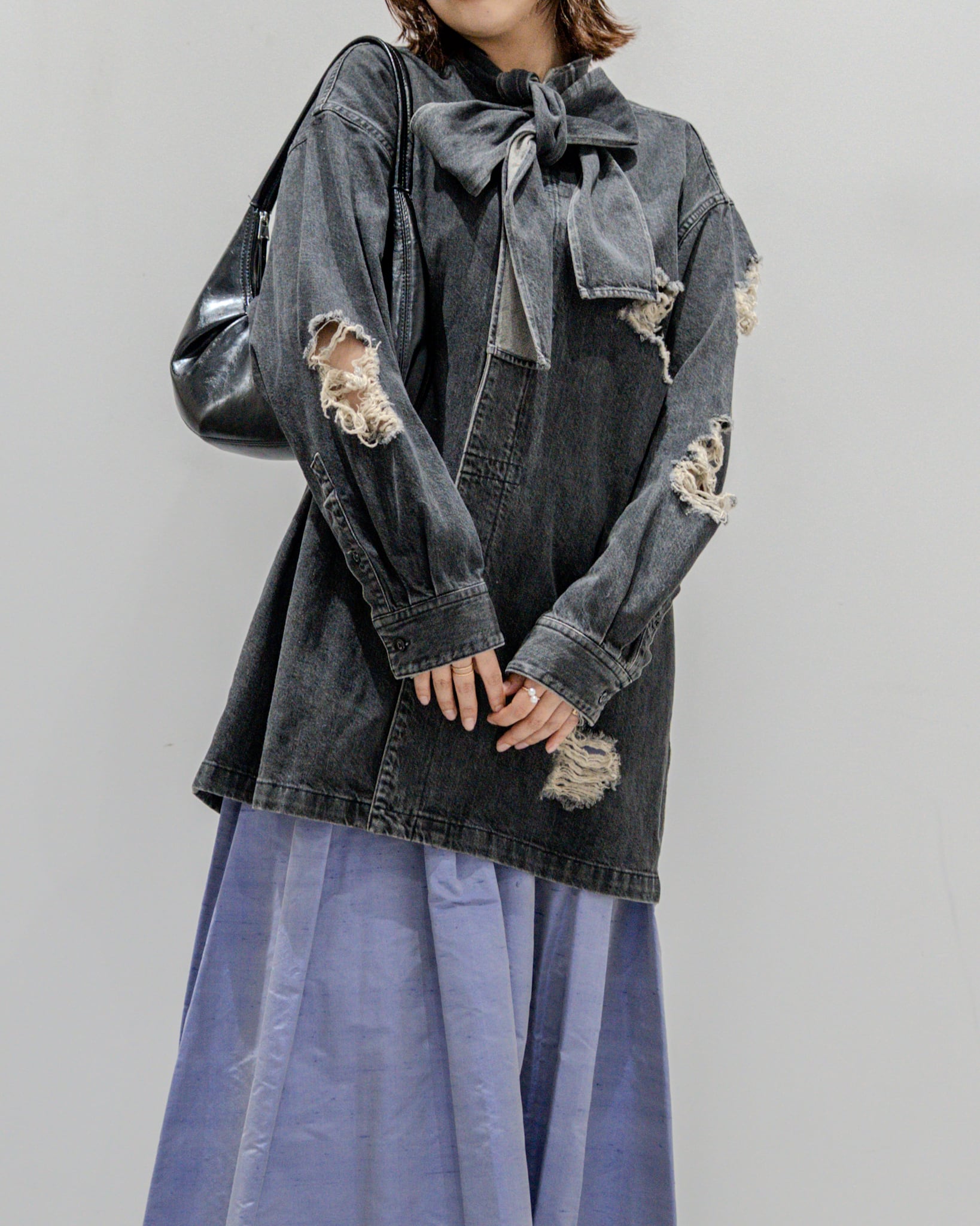 トップス BELPER DENIM BOWTIE BLOUSE (BLACK) BELPER(ベルパー)のDENIM BOWTIE BLOUSE BLACK(トップス)の通販