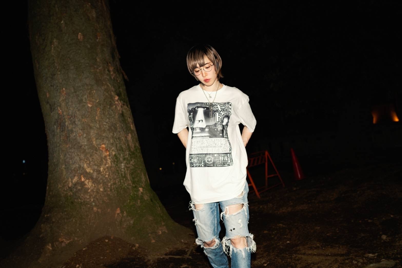 キャトられテーシャツ ホワイト/モノクロ | トウキョウスポーツONLINE SHOP