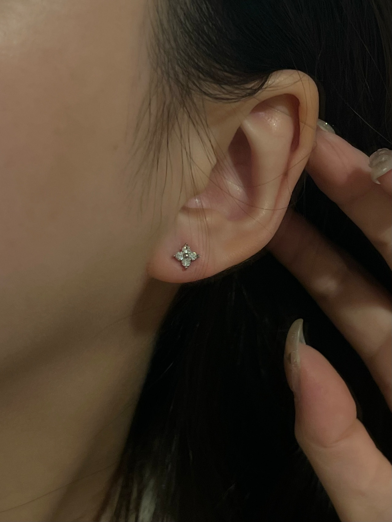 Tiny clover zirconia pierce
