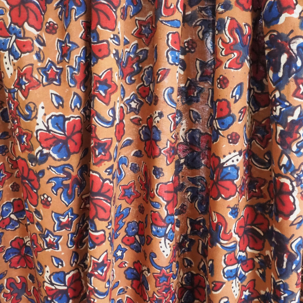 ブロックプリント生地【50cm単位】インド綿 花柄 ブラウン×赤×青 #37710-RD1