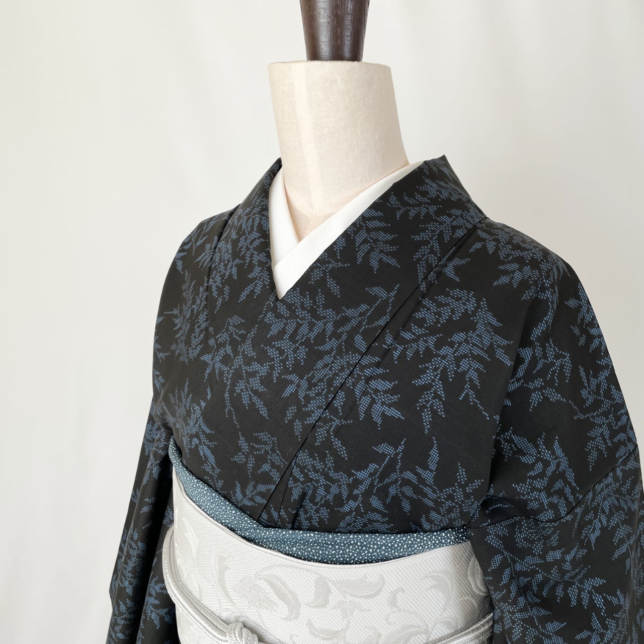 正絹 手縫い仕立て 袷 白大島紬 着物 R-66 - 着物