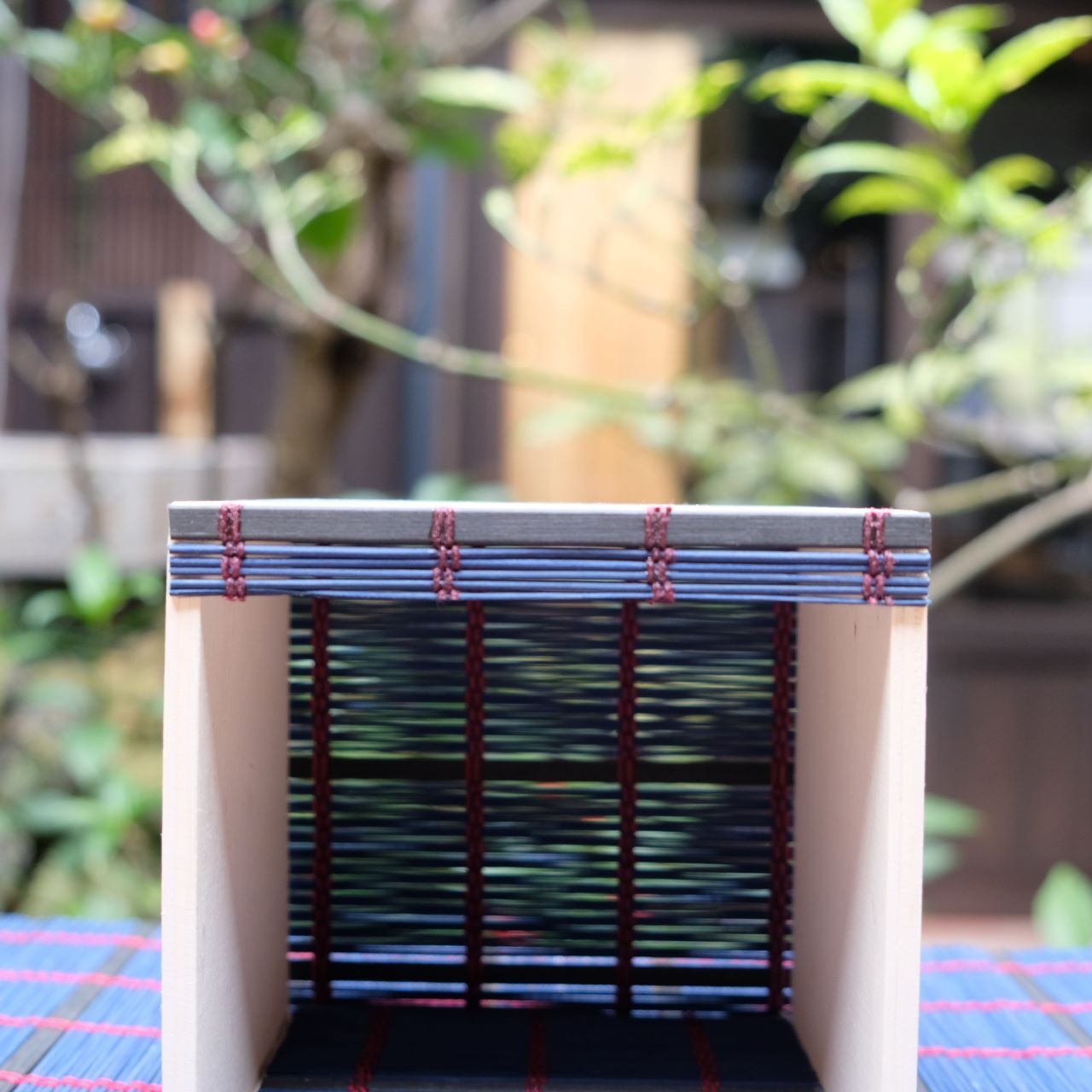 【すだれBOX】干支飾り さをり織り 巳年 白桃 12㎝×12㎝ 奥行10㎝