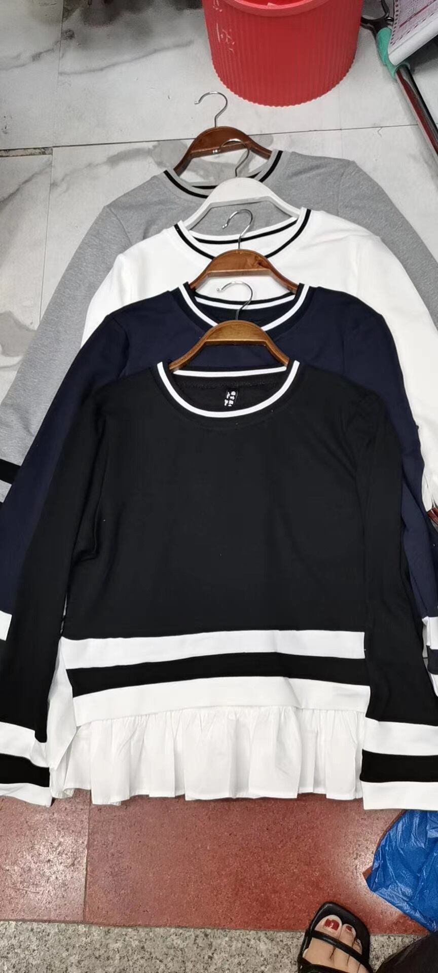 裾フレアトップス