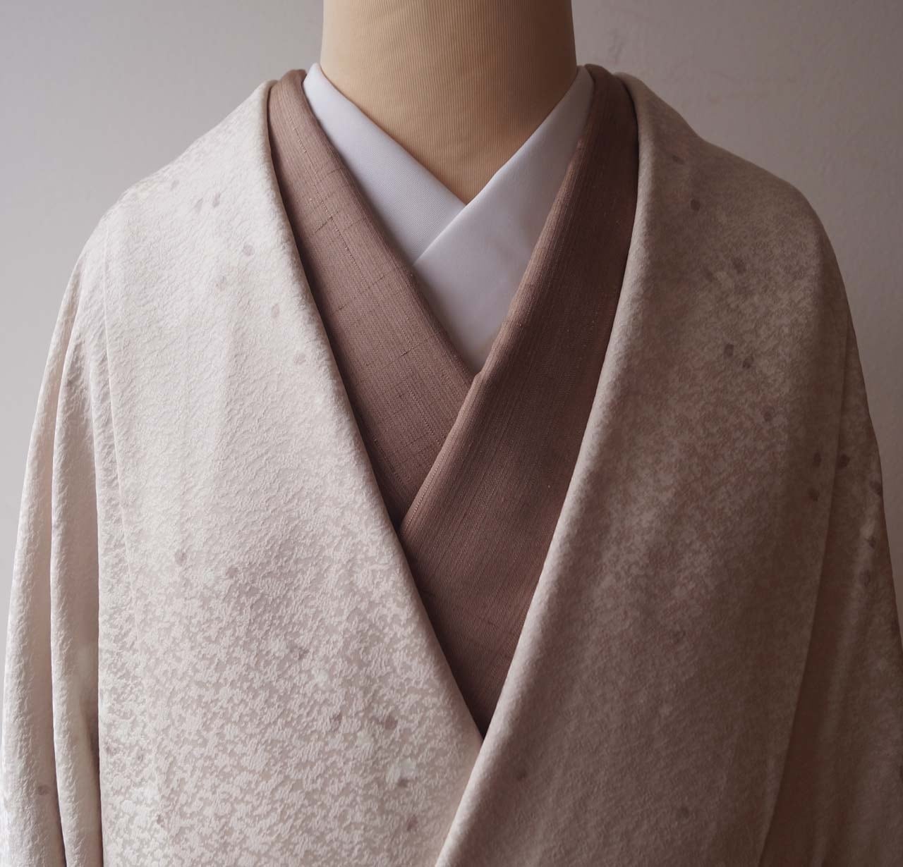 コート】灰梅i色 さくら文 道中着 | 大山キモノ・ちぇらうなぼるた